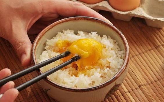 Ăn trứng gà sống có thật sự tốt và trứng gà nên dùng thế nào cho đúng