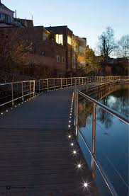 Lighting Your Way Home Pathway Lighting Offers The Right Illumination To Guide Us Along An Outdoor Path Or Walkway And To Brin Architectuur Verlichting Design