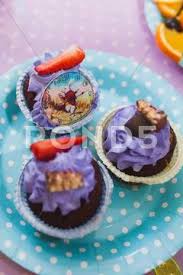 Cupcakes for alice in wonderland themed birthday party. Cupcakes With The Image Of Alice In Wonderland Stock Images Page Everypixel