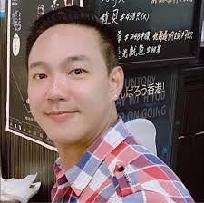 踏入唱片店，首要任務當然是支持自己! 😝 This newly released Karen Mok & The Masters vinyl is  a true collector's item, and I'm adding it to my personal vault! ✌️ 🎸  @araiz @jamesjhl @terrychan808 #KarenMokandTheMasters