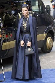 بالصور أجمل ٨ إطلالات للشيخة موزة Royal Fashion Fashion Stylish Women