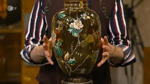 Bares für Rares"-Händler schnappt sich altes Schmuckstück für Mega-Summe -  und demontiert es plötzlich