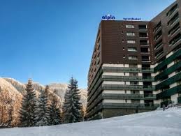 Trebuie sa stiti ca aici veti gasi numeroase oferte de la hoteluri si resorturi de 4 si 5 stele care aceste hoteluri ofera acces neimitat persoanelor cazate nu doar la piscina, dar chiar si la sauna si la sala de fitness. Cazare Poiana Brasov Cu Piscina Pensiuni In Natura