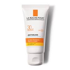 La Roche Posay Anthelios 30 Cooling Water Lotion Sunscreen 7 Surfers Reveal The Face Sunscreen They Trust The Most Facial Sunscreen Face Sunscreen Sunscreen