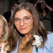 Beth Morin (@LessIsMorin)