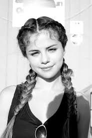 The very best of selena gomez's hairstyles, from her long curls, ponytails, short bobs, and lobs. Selena Gomez Is Proof That A Round Face Can Rock Any Hairstyle