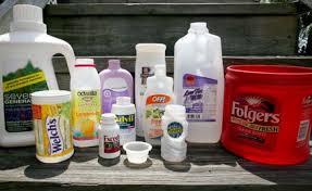 Cuci dan bilas bagian luar botol plastik dengan spons dan sabun. Mengenal Jenis Jenis Plastik Bisakimia