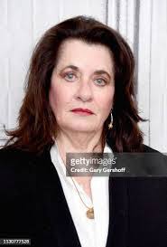 Shannon Leroux's Instagram, Twitter & Facebook