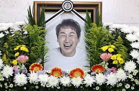 췌장암으로 투병 중인 유상철 인천 유나이티드 명예감독 (50)이 위독하다는 보도가 있었지만 현재 사실이 아닌 것으로 확인됐다. Mo9kwfgkydtksm
