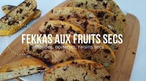 Fekkas Biscuits Aux Fruits Secs Et Pepites De Chocolat Patisserie Mar En 2020 Patisserie Marocaine Pepite Chocolat
