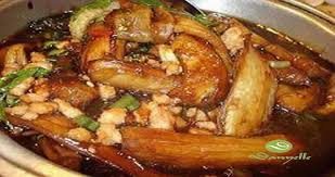 Piept de pui, ceapa, morcov, ciuperci, boabe de porumb, sare, piper, boia iute, curry, orez si ulei. Mancare Chinezeasca De Porc