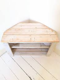 Fait A La Main Coin Rustique Table Meuble Tv Avec Etagere Etsy Corner Table Tv Stand Shelves Table Tv
