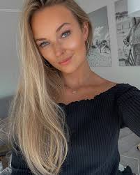 Hi. My name is denise, don't tell me I'm 35 years old. Just so you know,  I'm 47 years old and I live near you. Would you accept me as your friend?