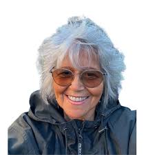 Roslyn Reynolds's Instagram, Twitter & Facebook