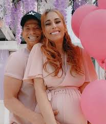 It appears stacey's caption on her picture might have caused some confusion, as the singer turned influencer mentioned four children's names in her. Stacey Solomon Moves Sister Jemma Into Home As Joe Swash Spends Time Away With Son Harry Celebrity News Showbiz Tv Express Co Uk