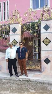 Maybe you would like to learn more about one of these? Foto El Este Baiatul Lui Puiu Englezu Cel Mai Bogat Tigan Din Hunedoara Rambo Bosu Poarta La Gat Un Lant De Aur Mai Gros Decat O Franghie Wowbiz
