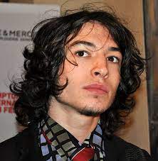 ↑ ezra miller cleared on drug charge (неопр.). What The Hell Happened Fans Call For Ezra Miller To Be Fired Over Choking Scandal Arts The Harvard Crimson