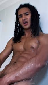 Str8 Chris in the shower | GayBoysTube