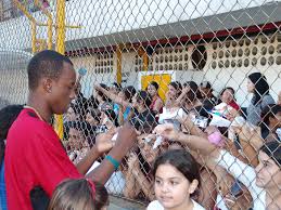 Thiaguinho mt started with his funk music at the young age of 22 years in araruama, rio de janeiro, brazil. Datei Thiaguinho Jpg Wikipedia
