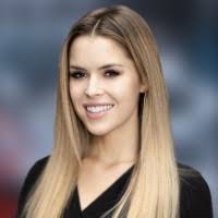 Julia Hickman's Instagram, Twitter & Facebook