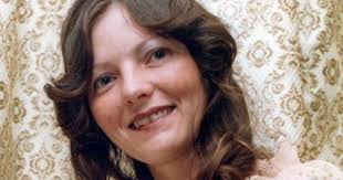 Donna Plante's Instagram, Twitter & Facebook