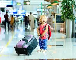 Une box de livres pour enfants. Meilleurs Valise A Roulettes Fille En 2021 Valises Mignonnes Et Pratiques Pour Votre Enfant Sacs De Voyage