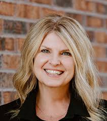 Amy Hellmann's Instagram, Twitter & Facebook