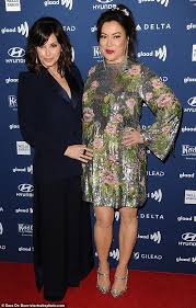 Its stars jennifer tilly (child's play) and gina gershon (showgirls, riverdale) recently reunited in a piece in entertainment weekly to discuss the landmark film and how it was easy to play lovers although it was a project gershon was warned against joining. Bound Stars Gina Gershon And Jennifer Tilly Show Off Their Chemistry At 30th Annual Glaad Awards Daily Mail Online