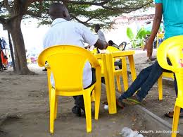 Mobilier vente de chaise et tables plastique abidjan banabaana. Kinshasa En Conflits Avec Les Bailleurs Les Tenanciers Des Bars Demandent La Reouverture De Leurs Activites Radio Okapi