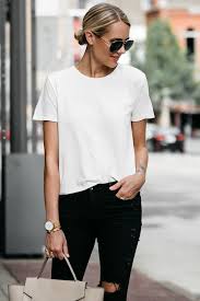 Blonde Woman Wearing Everlane White Tshirt Zara Black Ripped Skinny Jeans Outfit Street Style D Jeans And T Shirt Outfit White Tshirt Outfit White Tshirt Women