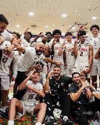 Using a shoulder bump to create space and rise for the shot—precision and  power in one move. 🎥 @jhmp_ #Miami #Basketball #MiamiHoopSchool  #BasketballTraining @bigticket_j13 @jmilobball