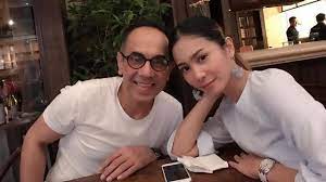 Namun tampaknya kini ia berani 'menampar' warganet. Terpaut Usia 18 Tahun Ini 6 Momen Mesra Bunga Zainal Dan Produser Berdarah India Hot Liputan6 Com