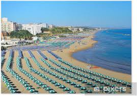 Un vero e proprio braccio di ferro quello ingaggiato da camilla caterina con la sanità pubblica molisana e ministeriale. Poster Blick Auf Den Strand Von Termoli Molise Italien Pixers Wir Leben Um Zu Verandern