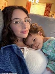 Heartbroken family of mom-of-two, 30, who died just weeks after giving  birth to daughter sue OBGYN, nurse and hospital for 'failing to treat heart  infection': Doctor 'previously settled two malpractice suits for