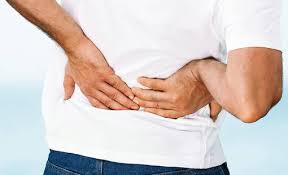 Chute dans la lombalgie frappe en m'assurant ne les fesses, la tête dans l'enfance. Mal Au Dos A Gauche Comprendre Et Soulager Cette Douleur Reflex Osteo