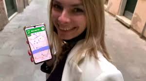 ho rimorchiato una turista a Venezia, lho portata nella mia stanza dhotel  dove mi ha succhiato il cazzo e si e fatta scopare mentre la sculacciavo e  le tenevo il collo -