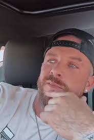 Justin Dyson's Instagram, Twitter & Facebook