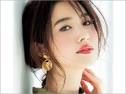 イエベ肌 ダークトーンヘア 秋タイプさんは落ち着いたブラウンメイクがベスト マキアオンライン maquia online イエローベース メイク ブラウンメイク メイク