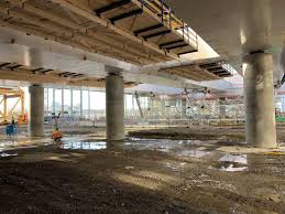 Bron är under konstruktion och planeras stå färdig 2021. Saker Plats Under Den Nya Hisingsbron Goteborg