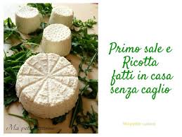 Massaggiate tutta la superficie lasciando tutto il sale che aderirà al vostro formaggio. Primo Sale E Ricotta Fatti In Casa Senza Caglio Youtube