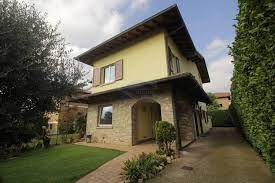 14 capannoni a trescore balneario a partire da 1.100 €. Vendita Villa Trescore Balneario Chicercacasa It