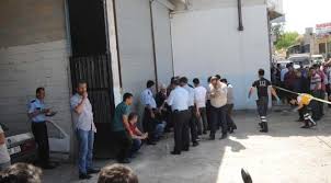 Gaziantep'te bir kişi üst geçide çıkarak intihar girişiminde bulundu. Gaziantep Te Esnafin Borc Intihari Son Dakika Haberleri