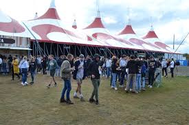 Maybe you would like to learn more about one of these? Regen Kan 35 000 Bezoekers Van Crammerock Niet Deren Stekene Gazet Van Antwerpen Mobile