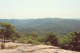 It's a great drive from the city to see the hudson and enjoy some fresh air. Perkins Memorial Drive Live Love Simple