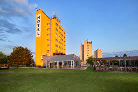 Hotel znajduje się 10 km od centrum pragi i 30 km od lotniska praga imienia vaclava havla. Hotel Aura Praha Design Garden Pool Prague Eu