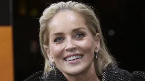 The actor and author, 63, who lives in los angeles, wakes up at the last possible minute ahead of her first . Sharon Stone Sucht Im Internet Nach Liebe Und Wird Als Fake Profil Gesperrt Stern De