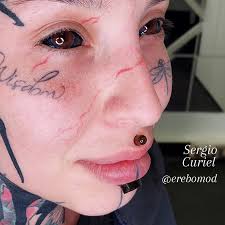 Big labret 13mm de obsidiana dorada reciente Big philtrum 6mm de ámbar de  chiapas cicatrizado para mi amiga @aaliencat a quien además he realizado  varias otras modificaciones, info al dm #biglabret #bigphiltrum #