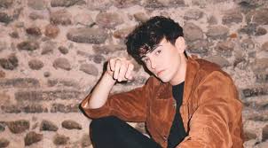 Michele bravi, la geografia dell'anima. Michele Bravi Fa Inversione Con L Auto Muore Una Motociclista Il Cantante Annulla I Concerti Sono Sconvolto