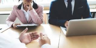 Ma mandresc cu abilititatile pe care le am in relatia cu clientii si cu capacitatea de a rezolva situatii care ar putea deveni dificile. 3 Tipuri De Intrebari Cu Impact La Interviu