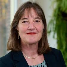 Een hele mooie beschrijving, het viel mij ook op dat in de media de  discussie werd gevoerd zonder enige inzicht en achtergrond kennis van  kaartprojecties, en toen ik in een gesprek terechtkwam